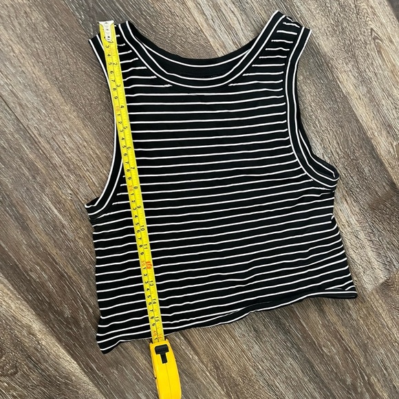 Aura stripped crop top size M/L - Picture 5 of 5